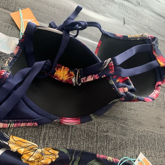 Kona Sol 2 Piece Bikini, Navy & Floral Design, Gold tone closure top, NWT - Picture 4 of 6